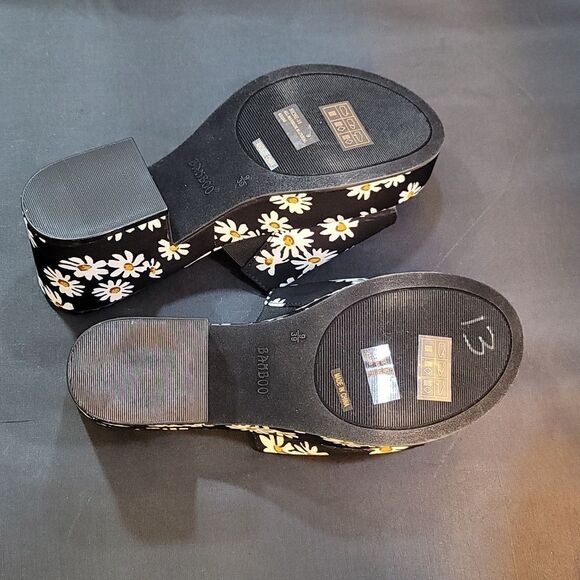 BRAND NEW BAMBOO NICHE-16 DAISY'S FLORAL EMBROIDERED DESIGN PLATFORM SAN… - Picture 14 of 16